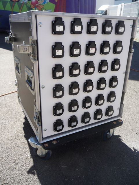 Armoire électrique 32Ampères / 30 PC 16A spéciale exposants