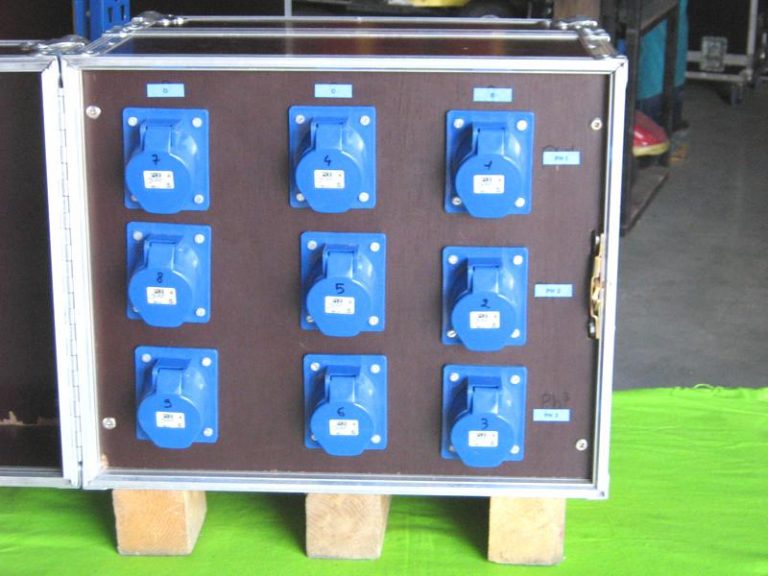 Armoire électrique 63ampères / 380volts / 9 x 32A mono