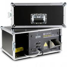 Machine à brouillard CAMEO Instant Hazer 1500 T Pro proposée par Mise en Scène, disponible à la location à La Rochelle, Paris et partout en France, pour créer un brouillard dense et homogène lors de concerts, spectacles et événements professionnels